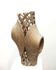 Figur I / 2014 / 36 x 25 x 65 cm / Lärche geflammt, Ölfarbe