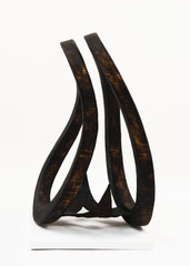 Flow V / 2019 / 34 x 29 x 60 cm / Eschenholz, geflammt (sold)