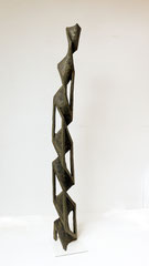 Internal Twist / 2010 / 25 x 25 x 174 cm / Eschenholz geflammt, Ölfarbe