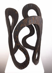 Flow VIII / 2020 / 30 x 30 x 55 cm / Eschenholz, geflammt (sold)