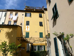 Blick vom Garten des Hauses Giannini auf das Sterbezimmer der heiligen Gemma