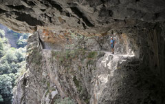 Vertigineuses corniches surplombant la Carança.