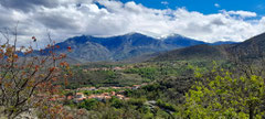 Ria, Sirach, et le massif du Canigou en toile de fond, vue à partir du Pin du Roi.