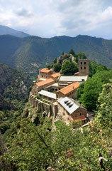 St Martin du Canigou sur son perchoir.