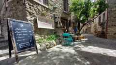 Artisanat dans les ruelles d'Eus.