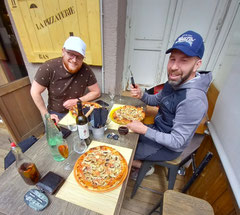 Pierre et régis à la Pizzaterie chez Guytou, halte incontournable 😋👌