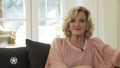 Tineke Schouten voor een interview met SBS