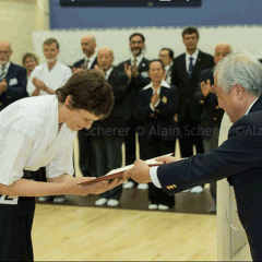 remise de la médaille de bronze, catégorie 0-3 dan, juillet 2014