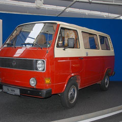 T3 aus dem Jahre 1979 im absoluten Originalzustand! 4 Zylinder Boxer mit 1,6l Hubraum und 50PS. Der hier ausgestellte T3 Kombi ist einer der ersten Transporter der 3. Generation, die in Serie gefertigt wurden.