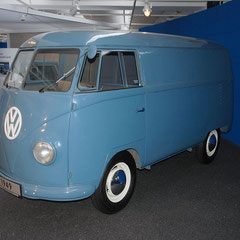 Der hier ausgestellte Prototyp wurde bis in die 60er Jahre als Logistikfahrzeug auf dem VW-Werksgelände eingesetzt und fand erst dann seinen Weg ins Museum!