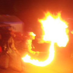 Zur Geisterstunde dann noch Feuerspucken bei den Nachbarn