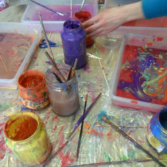 pintura sobre liquids al taller d'art fundació Lichtburg Berlin