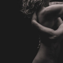 erotische Männerfotos, erotic, Fotostudio für Männer, Fotografin für Männer , Männerfotografie, Coupleshooting , erotische Paarfotografie , Paarfotos in schwarz und weis