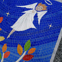 Détail d'une mosaïque représentant un ange , et un ciel étoilé 