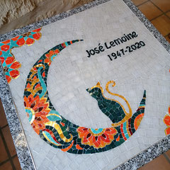 mosaique funéraire originale mosaïque chat noir et lune de fleurs colorées Mozaiktoone pour une cavurne
