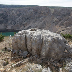Zrmanja Schlucht, dieser Fels ist lediglich Kulisse - aus Kunststoff.