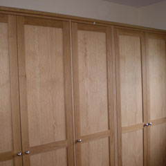 Kleiderschrank in Eiche 