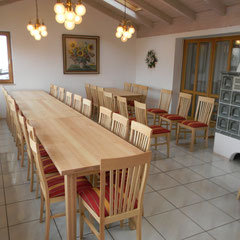 Tische und Stühle für Landgasthof