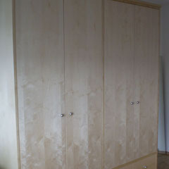 Kleiderschrank 