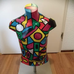 Tienertorso, kunststof op verstelbare rvs-voet, ca 45 cm hoog, 37 cm breed € 89