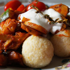 Bulgur-Köftesi mit Gemüse-Ragout