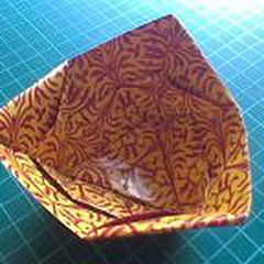 Regular icosahedron 6-units/Autor:Tomoko Fuse/Faltarbeit:Origami-Micha