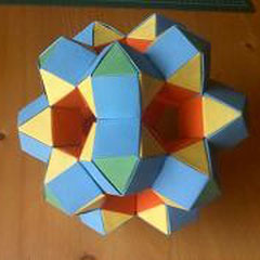Aus 20 Cuboctahedrons zusammengesetzt/Autor:Tomoko Fuse/Faltarbeit:Origami-Micha