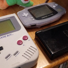 Une GameBoy, GameBoy Advance et une Nintendo DS lite, ma première console de jeu
