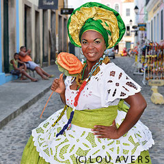 Ana Cristina ist eine traditionelle "Baiana" des Pelourinho Viertels - (c) Lou Avers