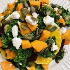 Veganer Wintersalat mit Grünkohl und Orange