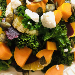 Veganer Wintersalat mit Grünkohl und Orange