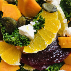 Veganer Wintersalat mit Grünkohl und Orange