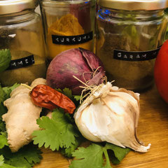 Garam Masala. Indisches Spinatcurry