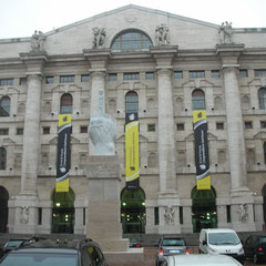 Milano - Edificio vincolato Palazzo Mezzanotte Piazza Affari