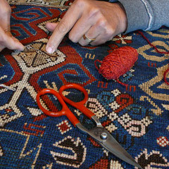 Riparazione tappeto Gorizia- Restauro tappeto antico Shirwan Caucasico, Tabriz carpet centro lavaggio professionale e restauro tappeti antichi persiani e Caucasici 