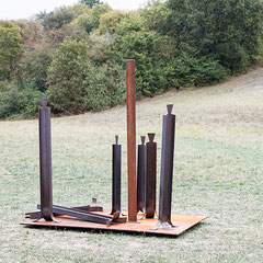 Sculptures en acier monumentale dans un parc