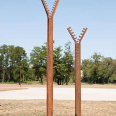 Deux Sculptures en acier