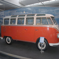 Der hier gezeigte Samba-Bus ist der 1.000.000 Transporter und rollte im Oktober 1962 vom Band!