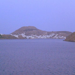 Im Morgengrauen liegt die Insel Patmos vor uns.