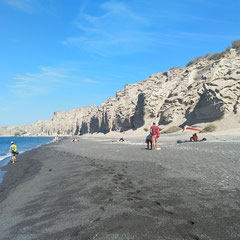 Paralia Vlichada - La plage de sable noir.