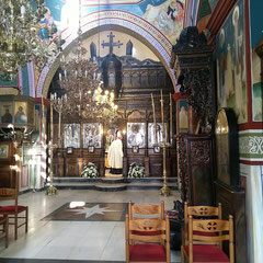 L'intérieur de l'église orthodoxe grecque durant l'office.
