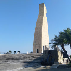 Brindisi - Monument aux marins en forme de gouvernail.