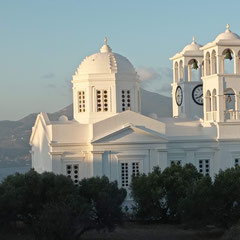 Tripiti - Imposante église orthodoxe d' Agios Nikolaos.