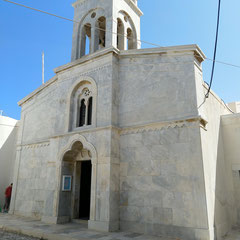 Naxos - Le porche et le clocher de l'église catholique sont en marbre (XIIIème)