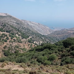 La vue sur les cyclades depuis le col de Stavros.