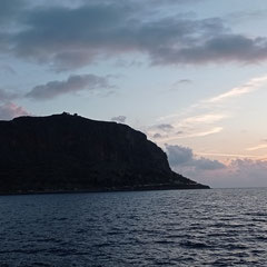 Monemvasia - Le rocher au lever de soleil.