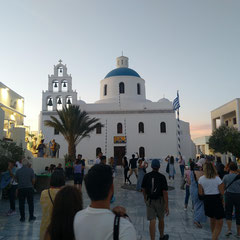Oia - Visite de l'église de la Panagia Akathistos Hymn.