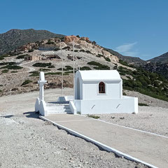 Mini chapelle sur le parking du monastère.