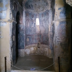 L'intérieur de l'église byzantine d'Agios Giorgios Diassoritis.