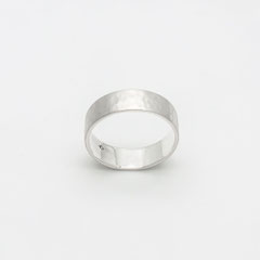 Bague-longue-argent-martele-homme-femme-creation-contemporaine-bijoutier-joaillier-auvergne-rhone-alpes 